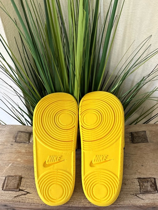 Nike Kobe Offcourt Lightning Slide Sandals